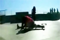 Skateboard-fail ner i spagat