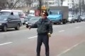 Rysk polis dirigerar trafik – full