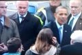 Obama pratar i tjejs mobil