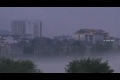 Häftigt fenomen, helt ny stad framträder i dimma