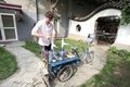 En cykel som skriver på kinesiska med vatten