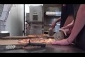 Världens snabbaste pizza skärare!