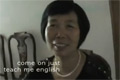 Mormor lär sig engelska