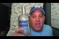 Kille dricker en hel flaska vodka på 15 sekunder!