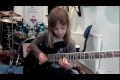 8-åring rockar gitarr